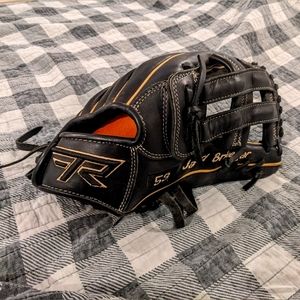 Black 13" softball glove